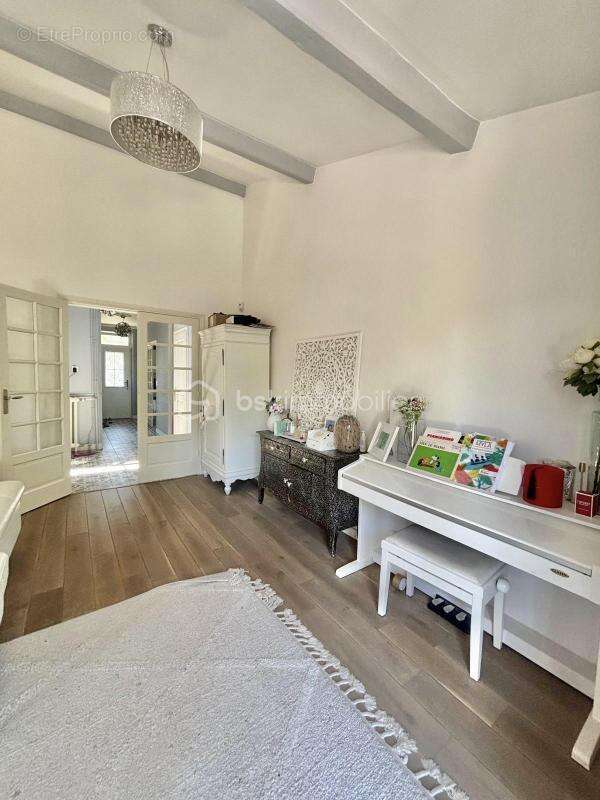 Maison à VERRIERES-LE-BUISSON