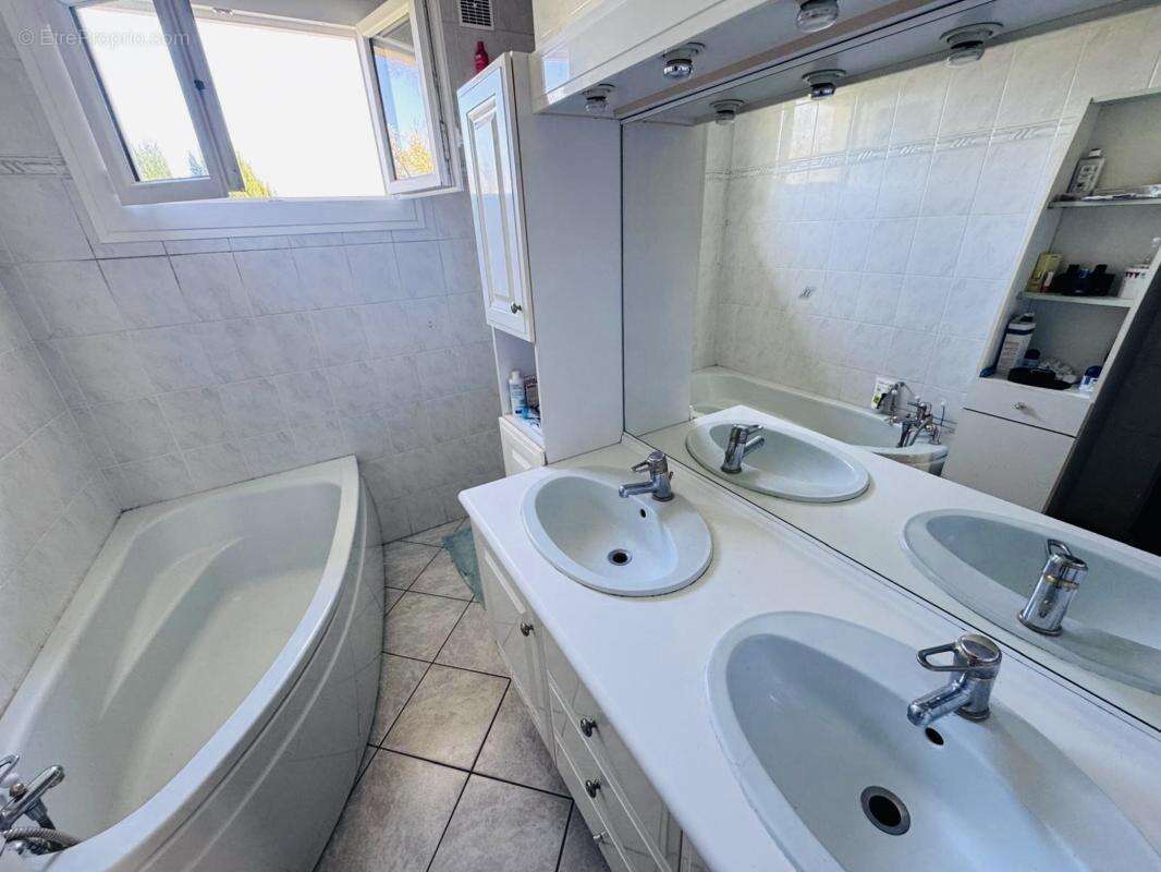 Maison à SAINT-JUST-LE-MARTEL