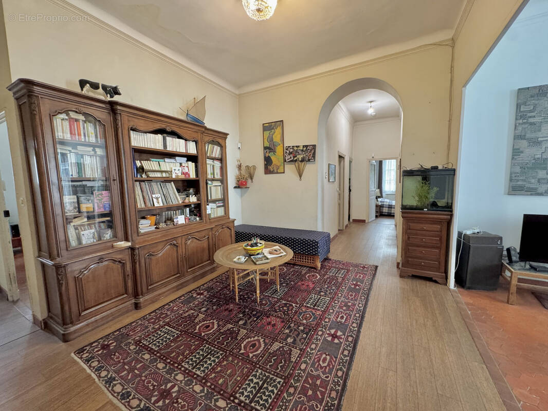 Appartement à MARSEILLE-1E