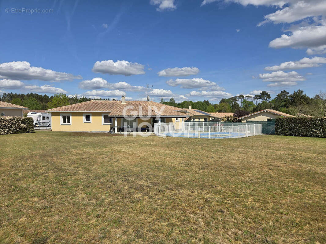 Maison à YGOS-SAINT-SATURNIN