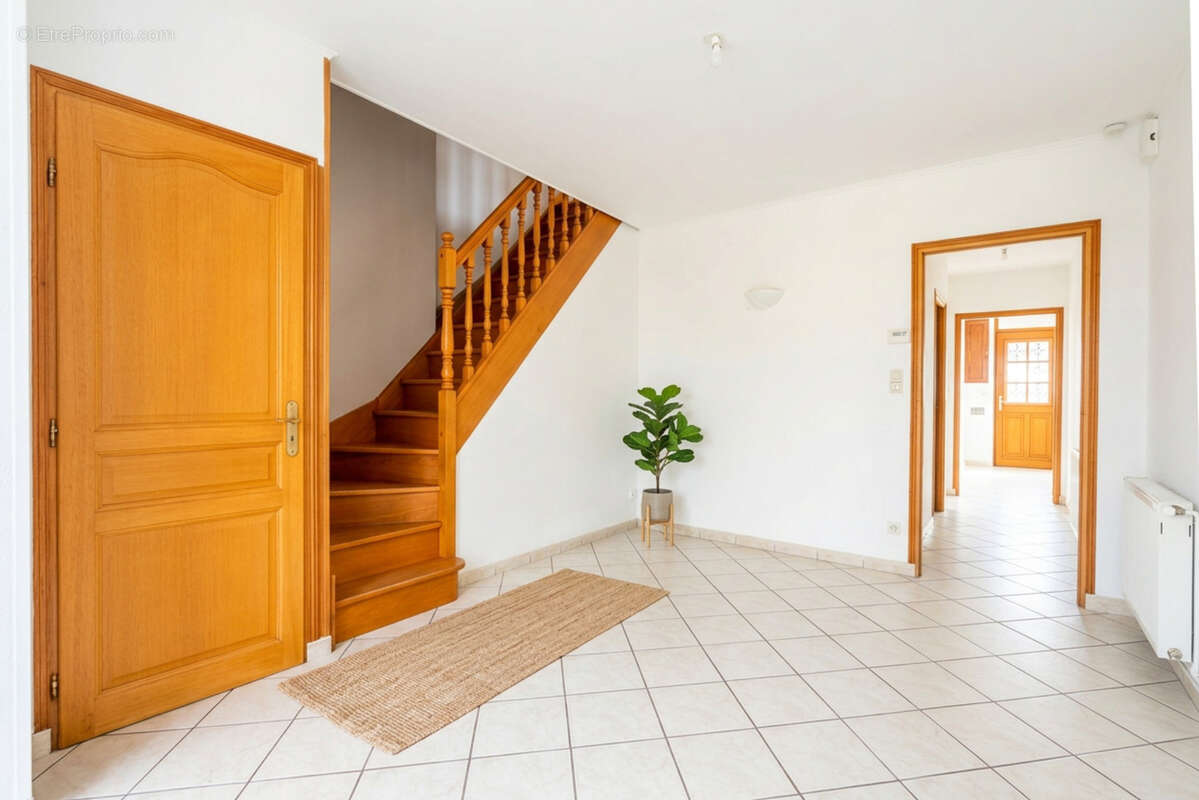 Maison mitoyenne avec jardin 59880 Saint-Saulve - photo 2