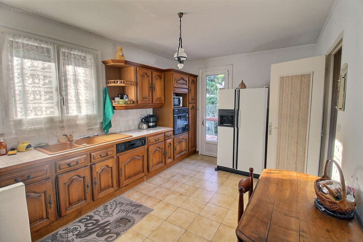 Maison à SAINT-CLEMENT-DE-RIVIERE