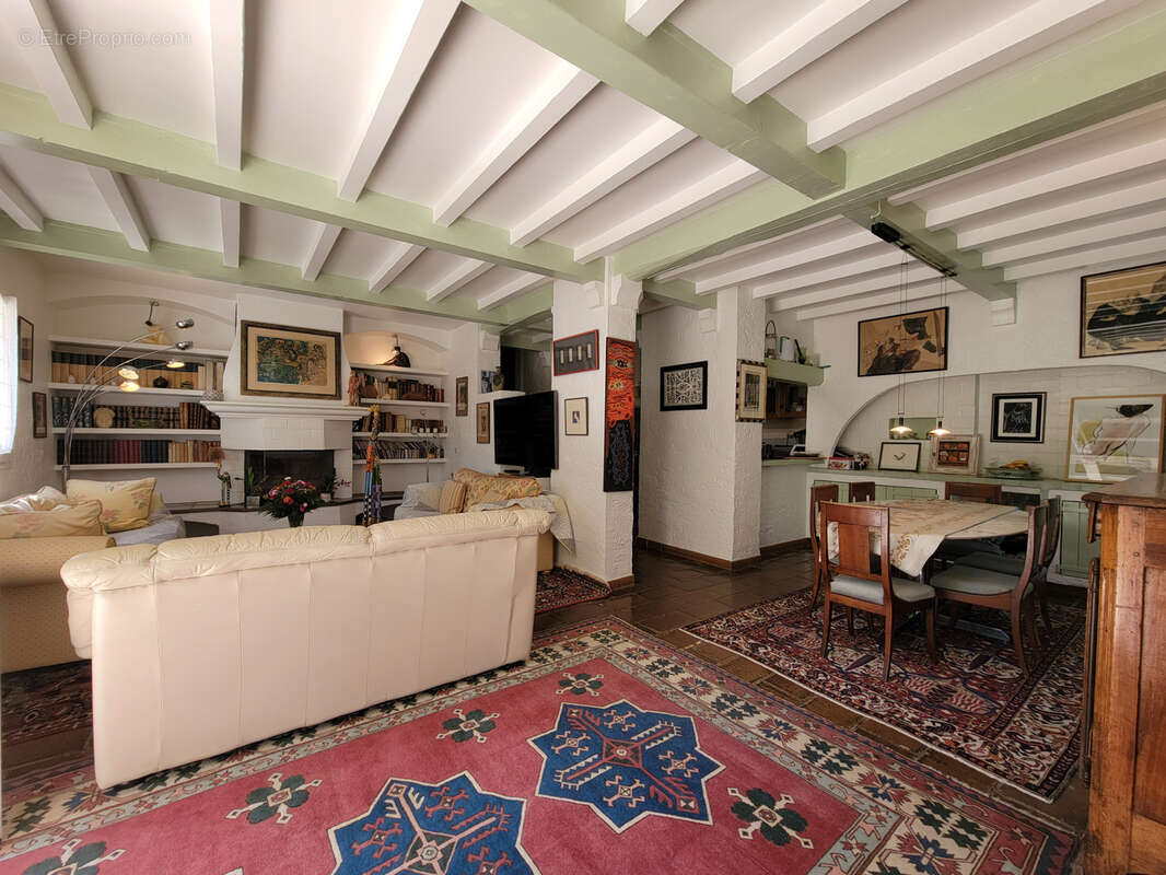 Maison à VALBONNE