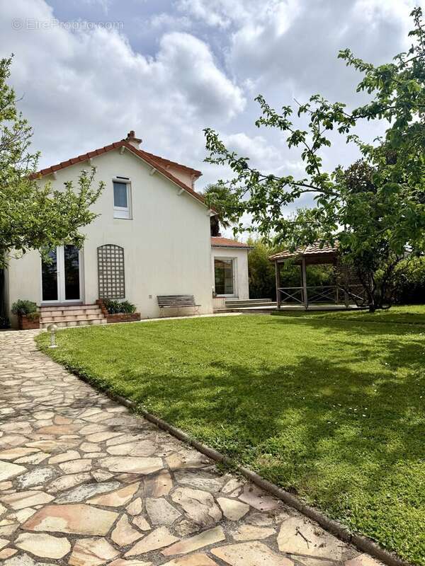 Maison à BOUGUENAIS
