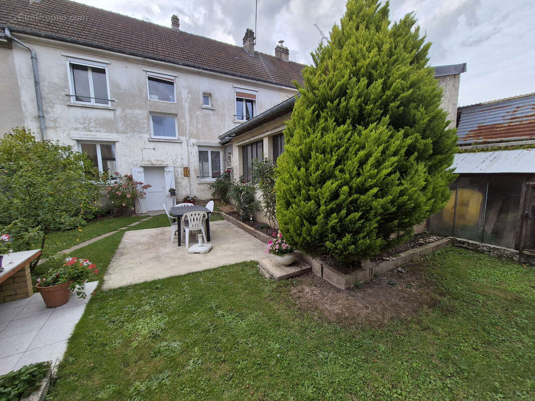 Maison à MAUBERT-FONTAINE