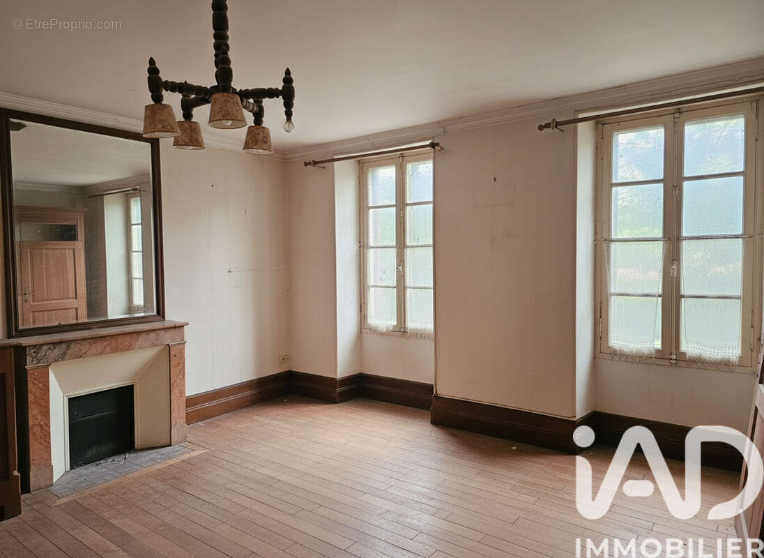 Maison 230 m² à Dampierre-Sur-Boutonne  - photo 4