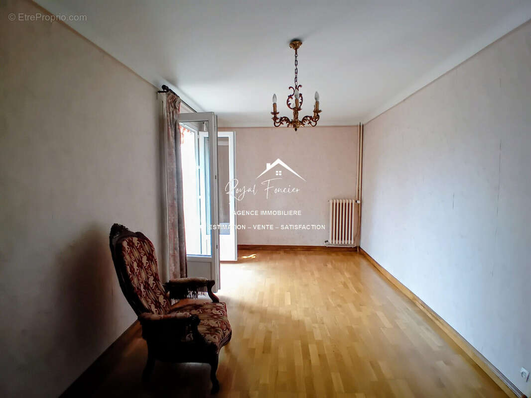 Séjour (poss d\&#039;ouvrir sur la cuisine A et E) - Maison à DESCARTES