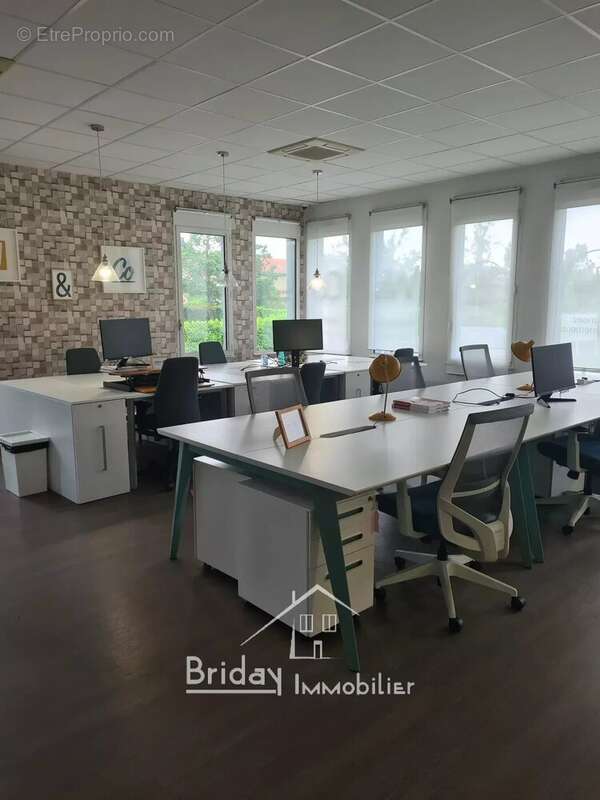 Commerce à SAINT-GENIS-LAVAL