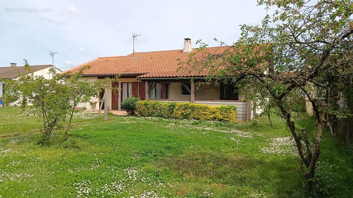 Maison à AYRON