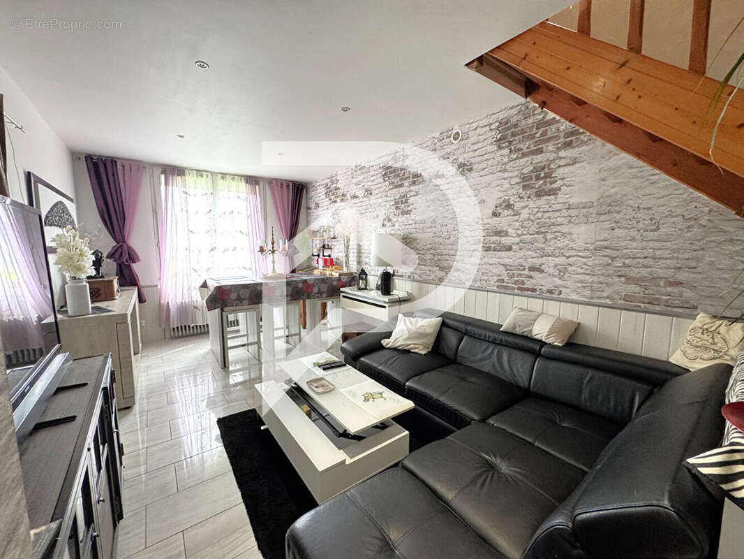 Maison à IVRY-LA-BATAILLE