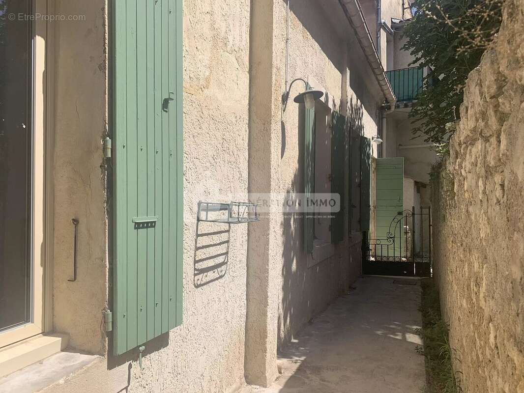 Maison à vendre dans le coeur du village de Fontvieille - photo 6