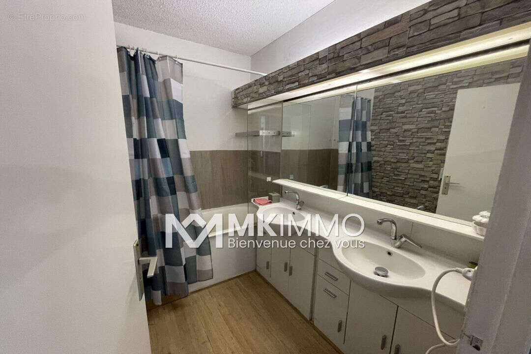 Appartement à SAINT-LAURENT-DU-VAR