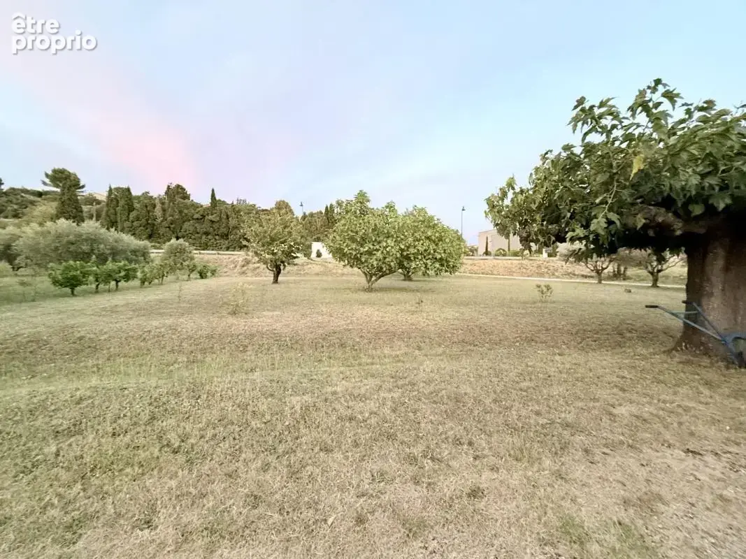 Terrain à VACQUEYRAS