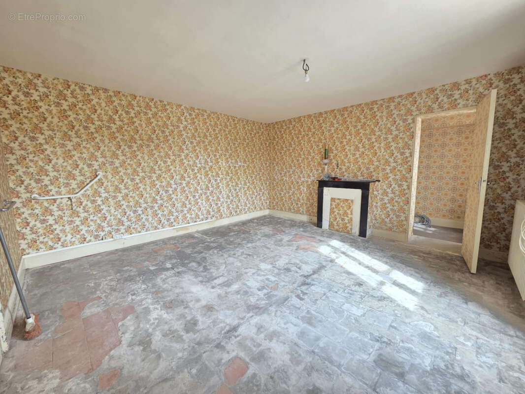 Maison à SAINT-PIERRE-LAVAL