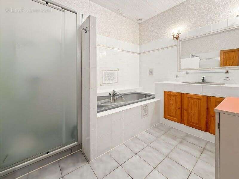 Maison à SAINTE-MERE