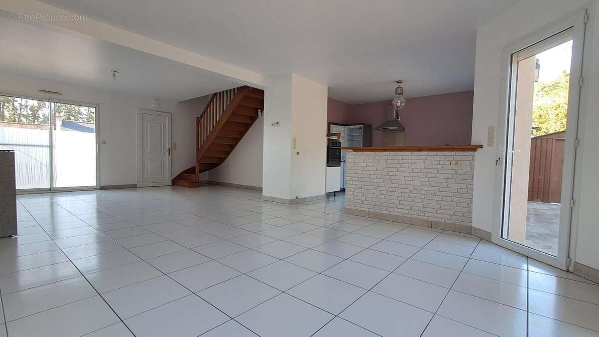 Maison individuelle - 5 chambres et grand jardin - photo 3
