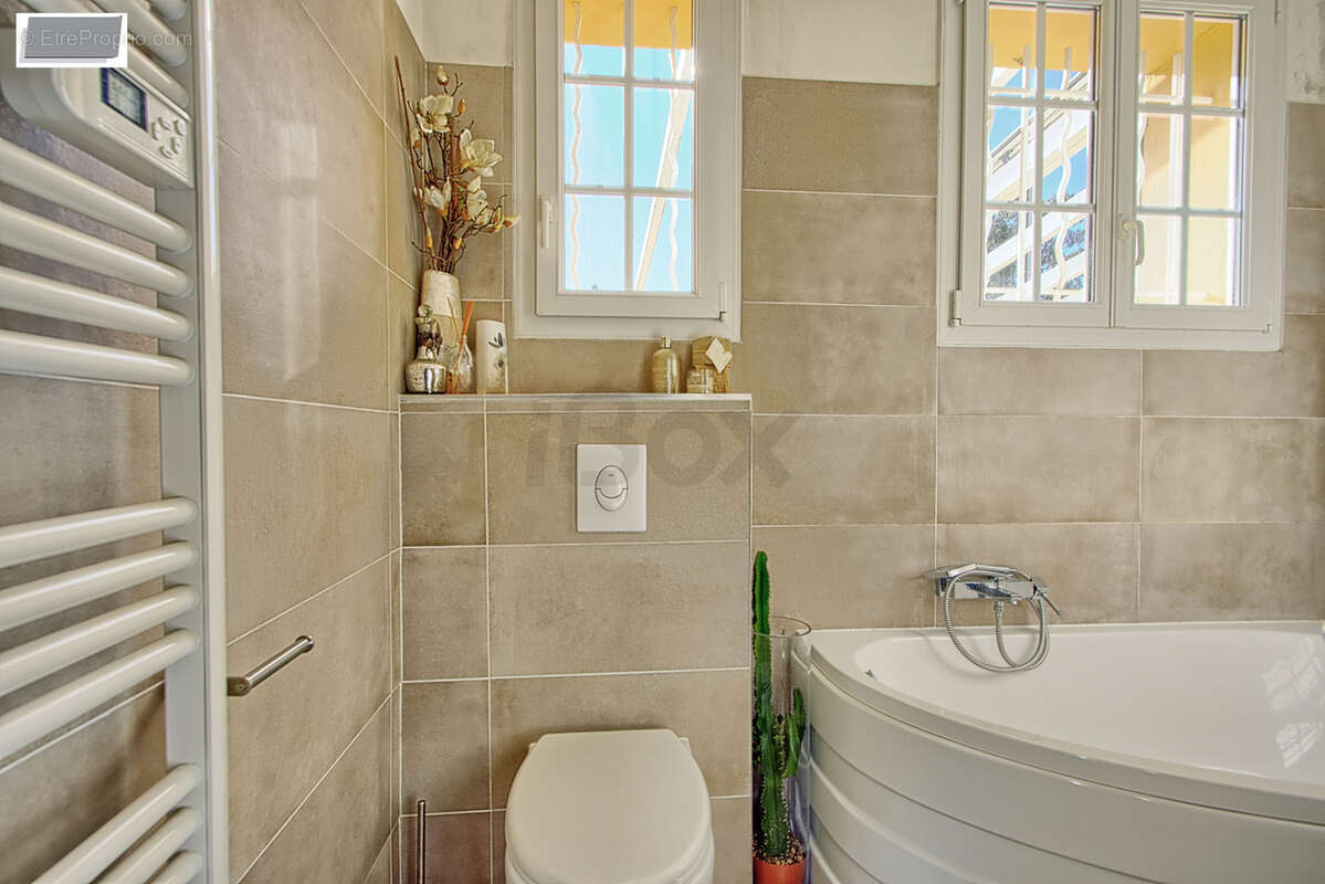 Maison à LA VALETTE-DU-VAR