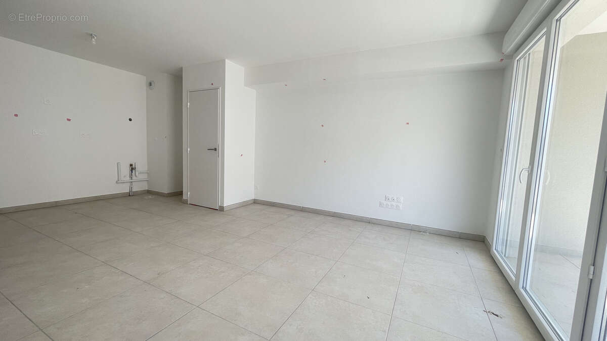 Appartement à VIC-LA-GARDIOLE