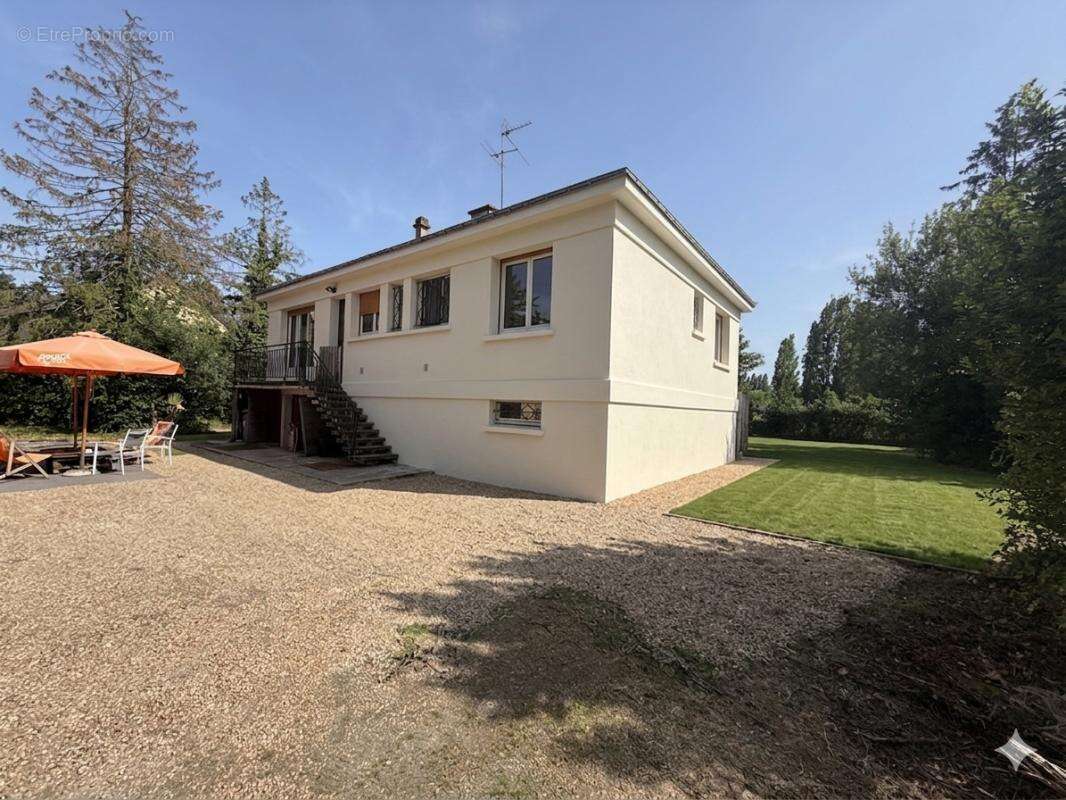 Maison familiale 160 m² exposée plein Sud  Terrain 4 200 m²  Garage de 60 m²  Fort potentiel - photo 8