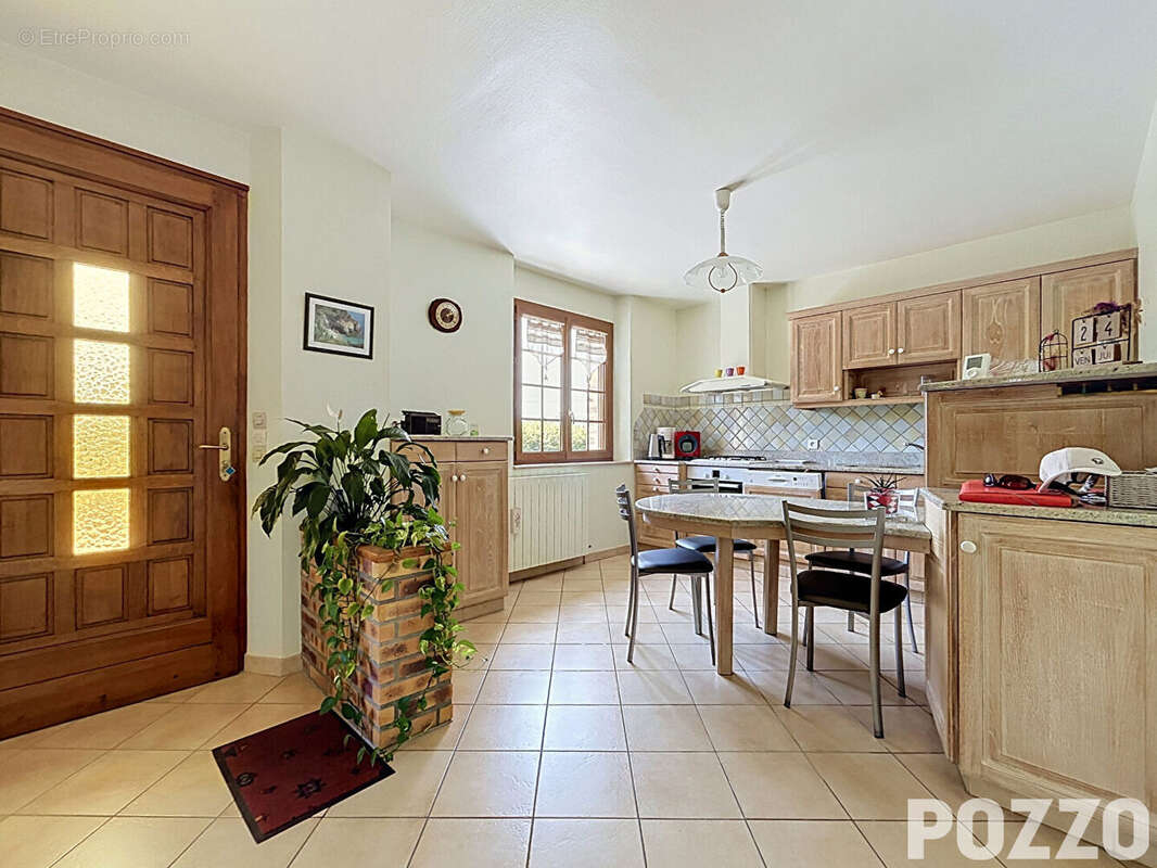 Maison avec grand sous-sol, dépendances de 275 m² et espace bien-être - photo 5