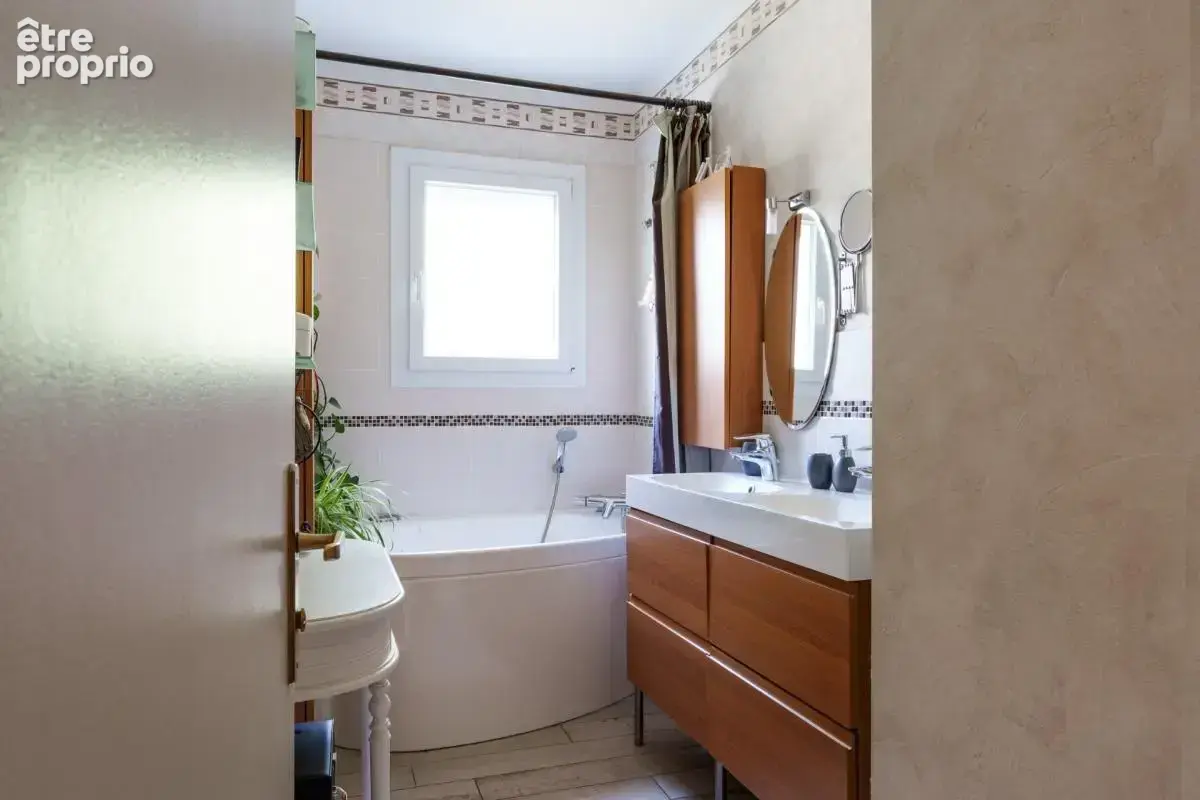 Maison à vendre 8 pièces SAINT CYR SUR LOIRE (37) - photo 7
