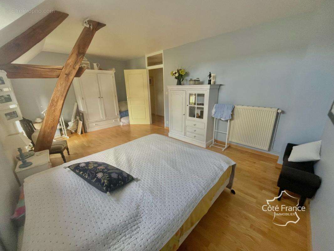 Maison à AILLANT-SUR-THOLON