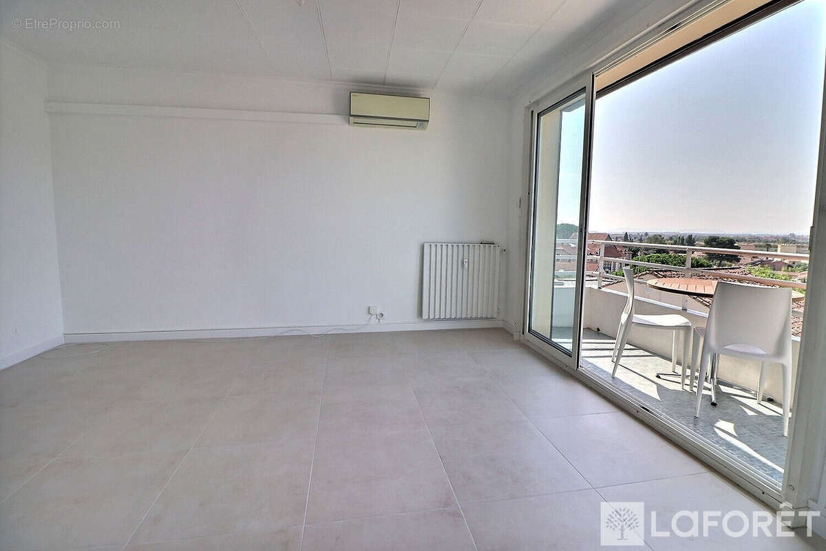 DERNIER ETAGE- F4-Balcon-Stationnement-Cave-Hyères Ouest - photo 2