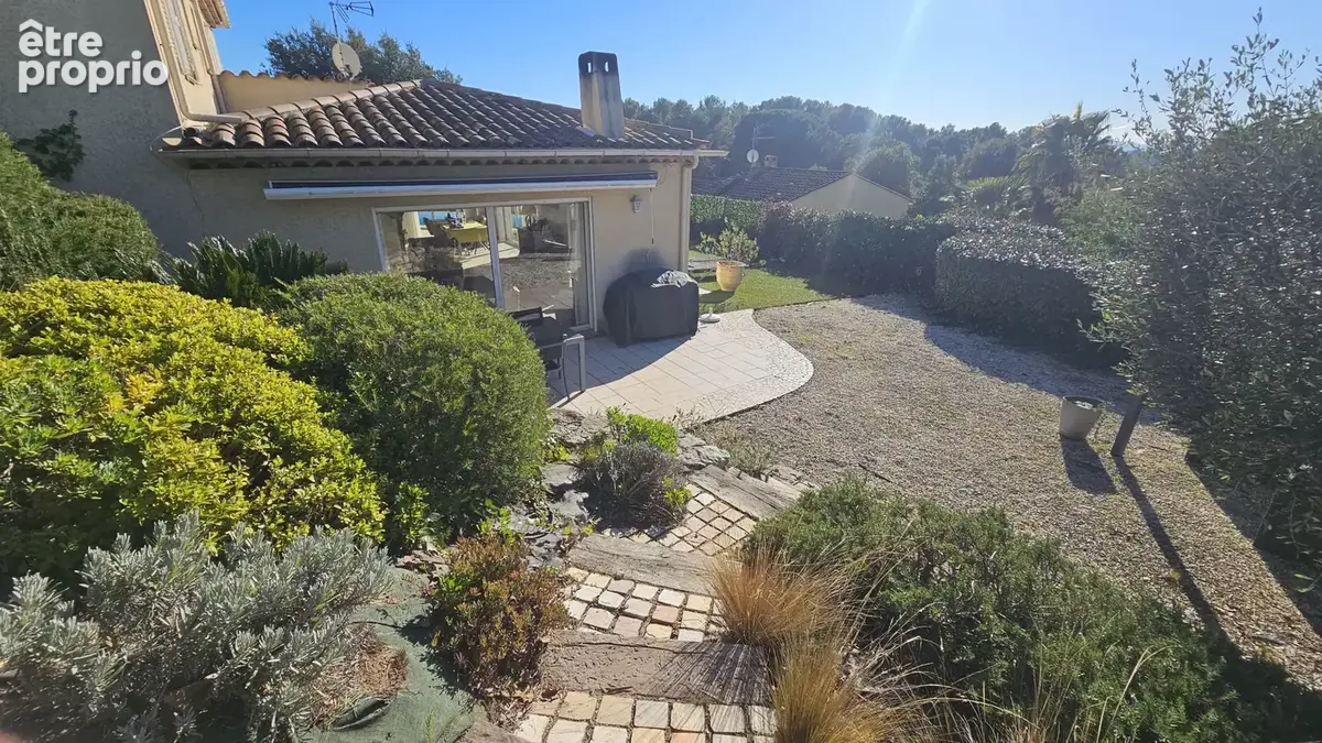 FREJUS, superbe villa avec piscine dans domaine sécurisé - photo 7