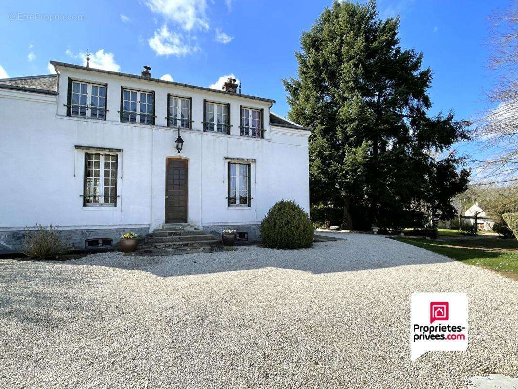 Maison à CHERISY