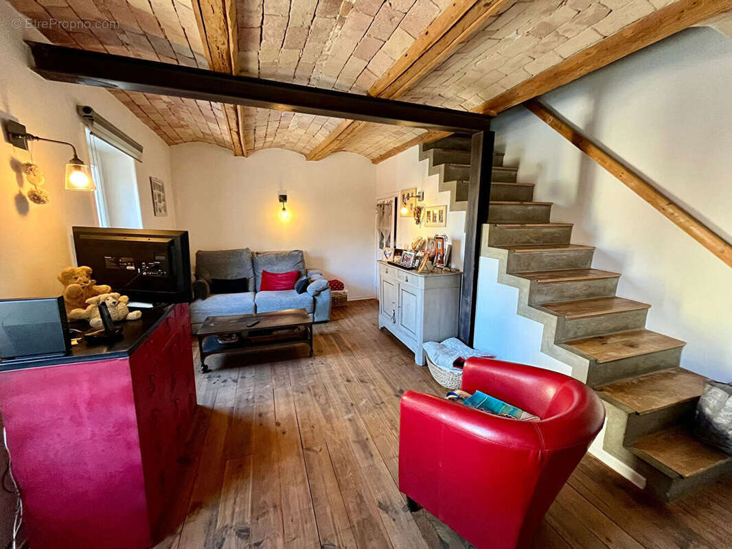 Maison à LA GARDE-ADHEMAR
