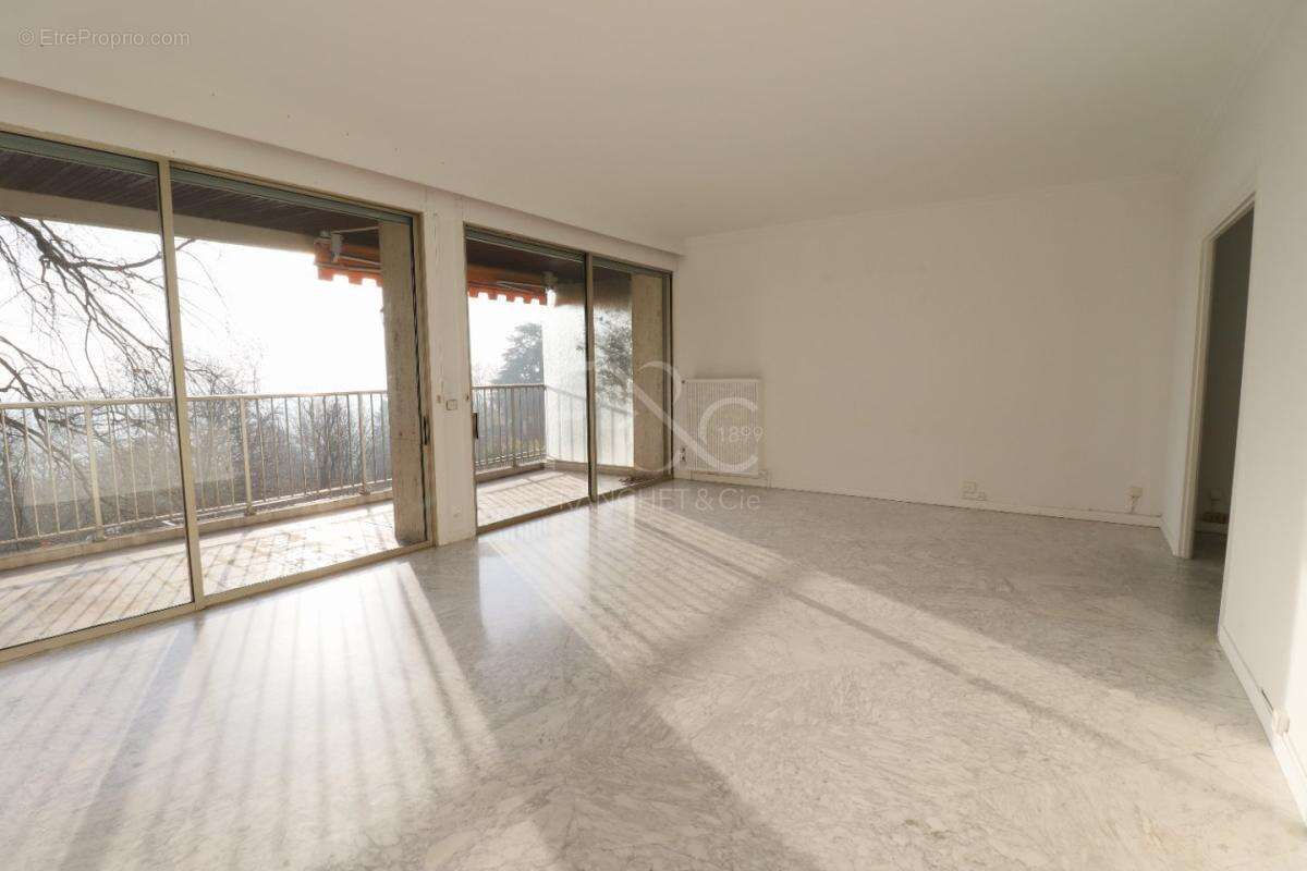 Appartement à SAINTE-FOY-LES-LYON
