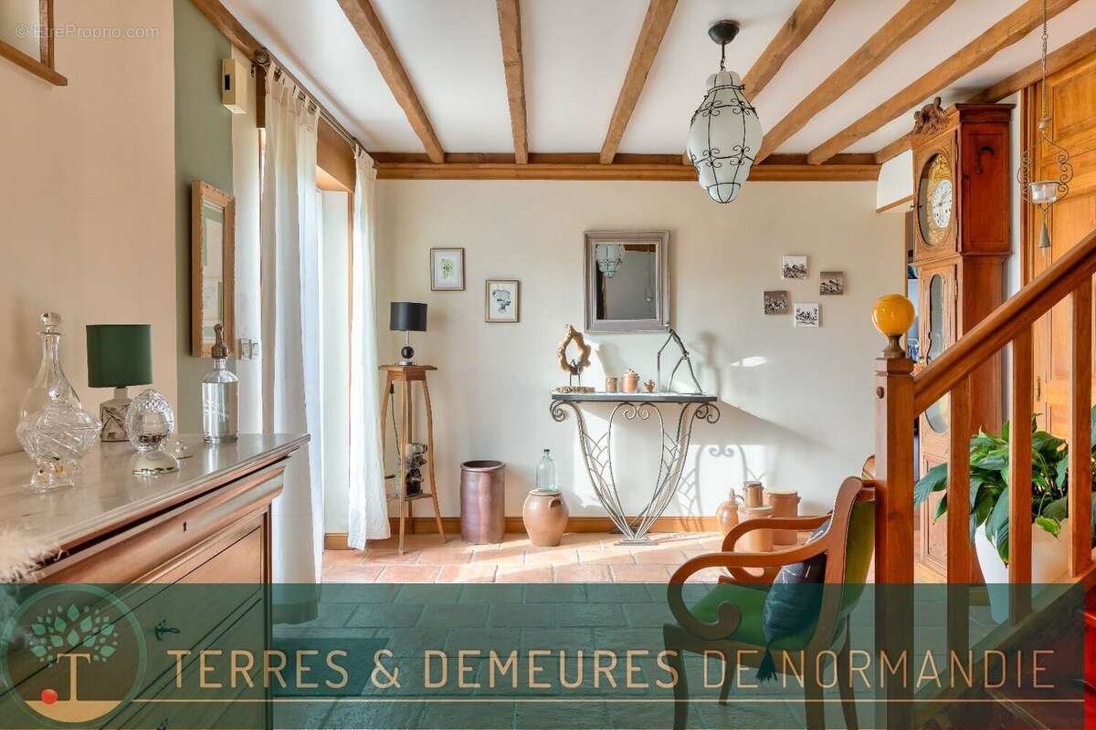 Ensemble immobilier de 383m² sur son parc de 1.2 hectare en Normandie, 76. - photo 2