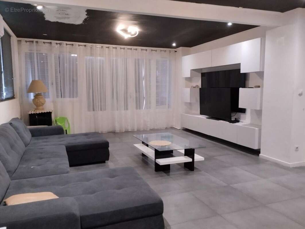 Photo 2 - Maison à SAUGON