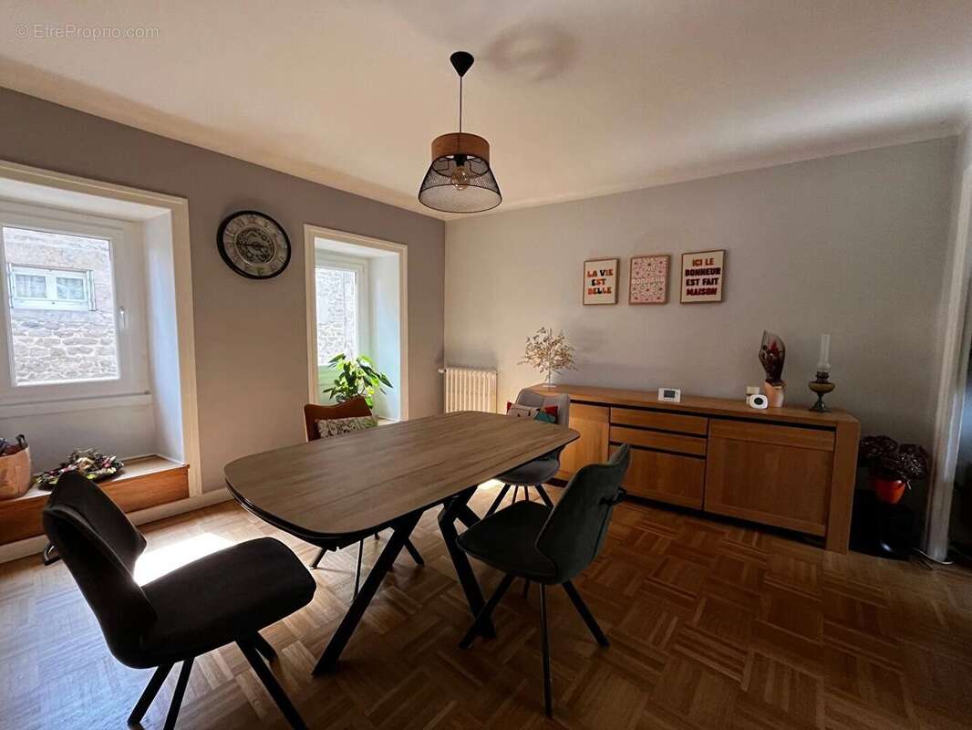 Maison à QUINTIN