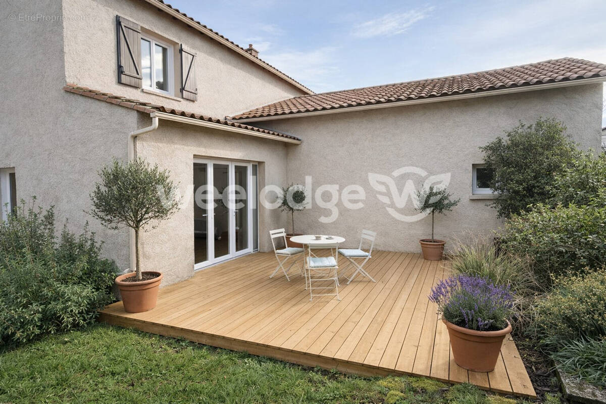 Maison à MORNAC