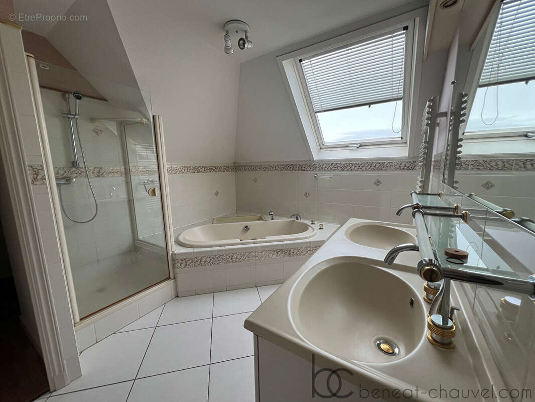 Appartement proche centre ville, dernier étage avec ascenseur 165 m² 4 chambres - photo 7