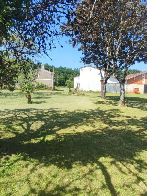 Maison à SAINT-ESTEPHE