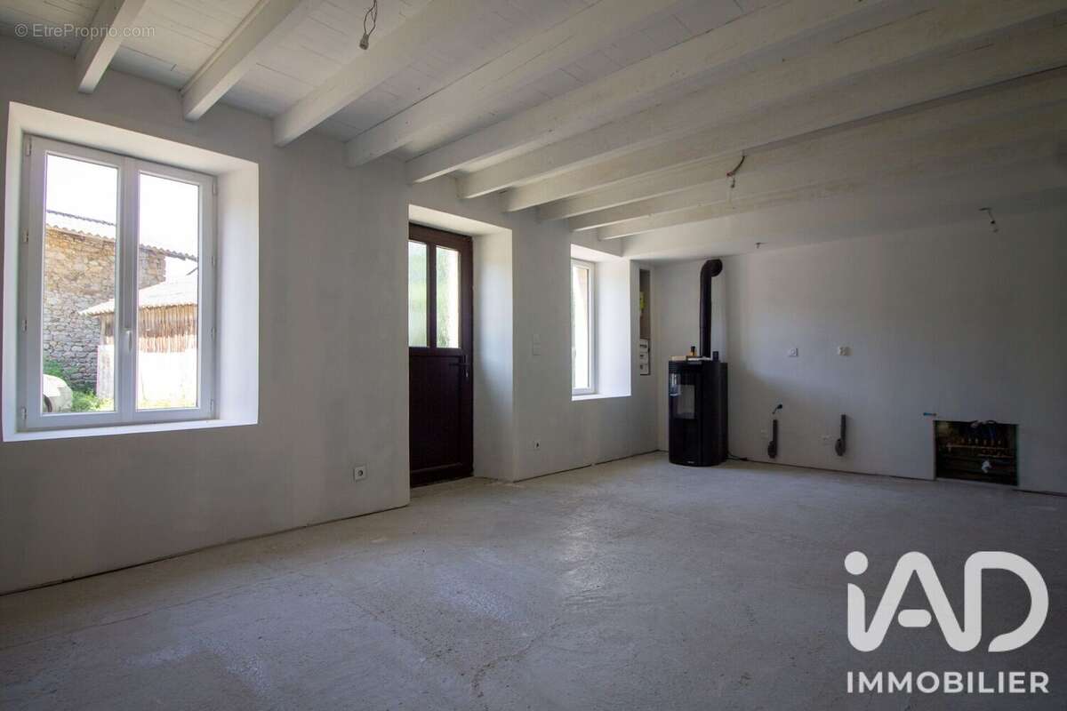 Maison 85 m² à Vertolaye  - photo 6