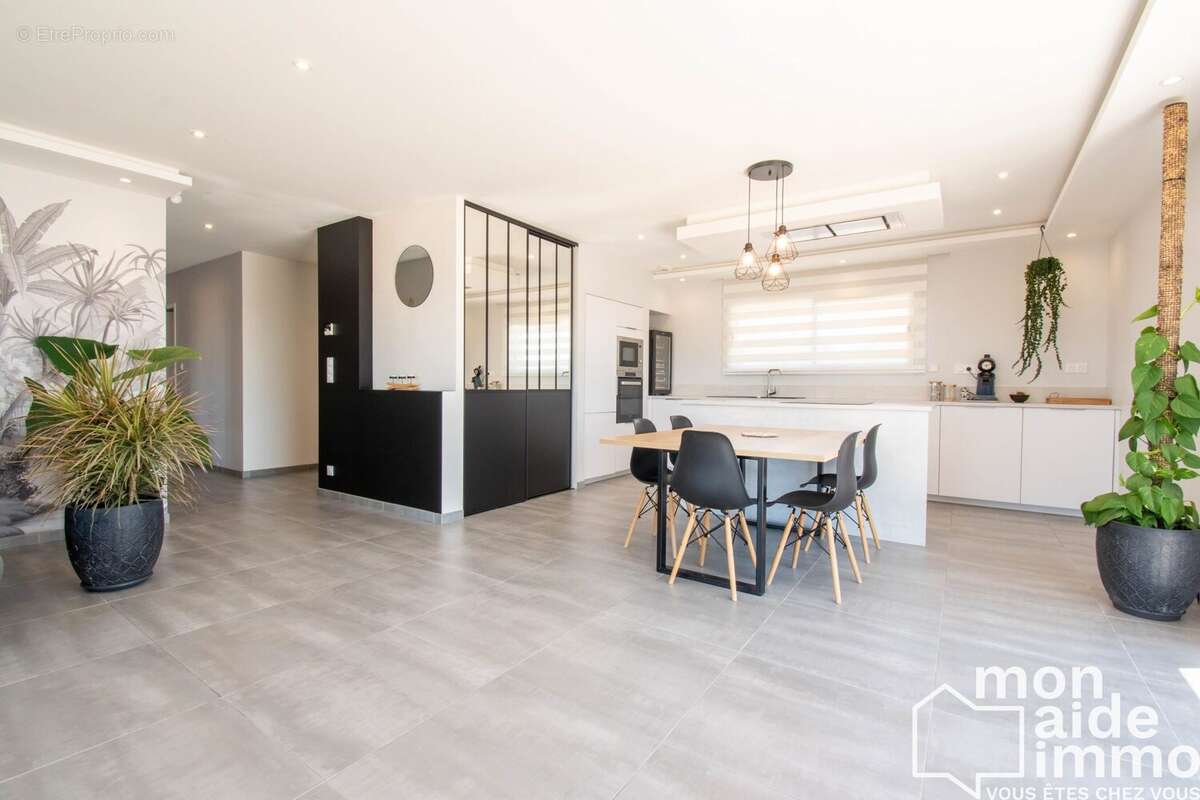 Maison à SAINTE-RADEGONDE