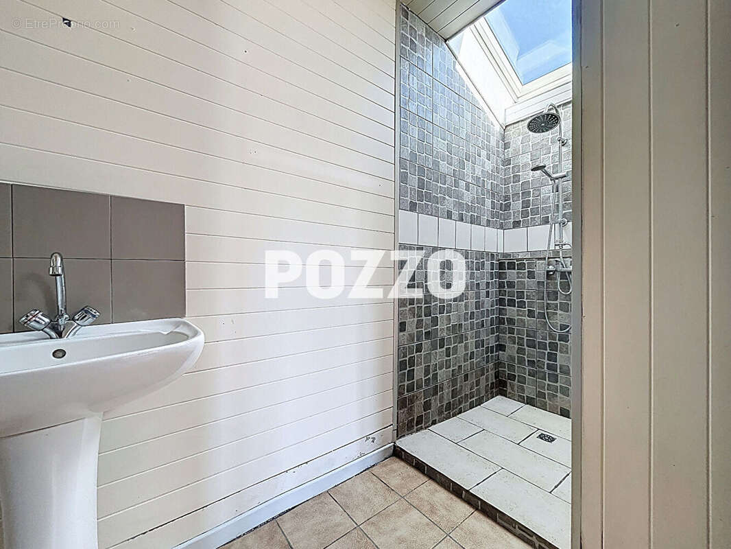 MONTBRAY, Maison de campagne au calme (grand séjour, 4 chambres, double garage) sur 10.000 m² de terrain. - photo 9
