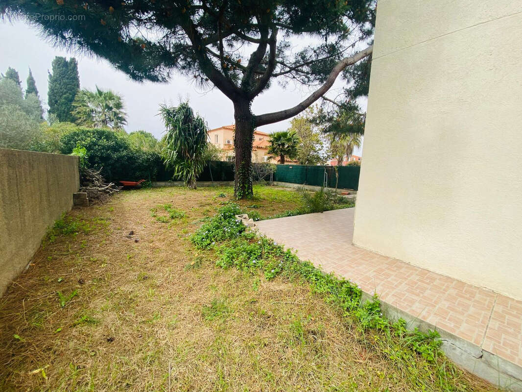 Maison à SAINT-LAURENT-DE-LA-SALANQUE