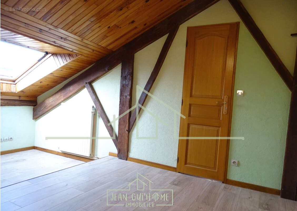 Appartement à JARMENIL