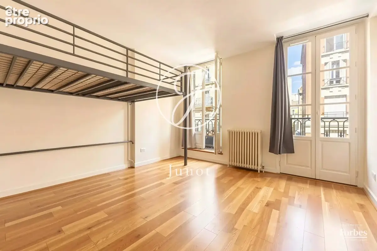 Paris 9e - RUE CHAPTAL - Appartement - 5 pièces - 105,8m² Carrez - 3/4 chambres - Balcon filant - photo 7