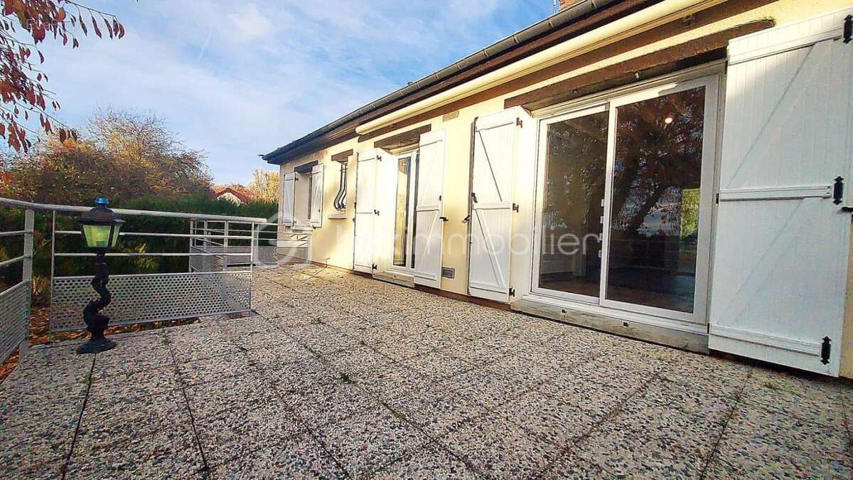 Maison à SAINT-PERAVY-LA-COLOMBE