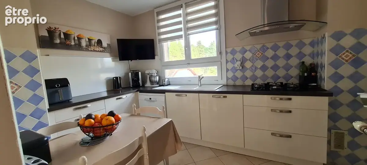 NIMES à vendre T5 de 84 m² 3 chambres, garage individuel, balcon, jardin commun, parking - photo 4
