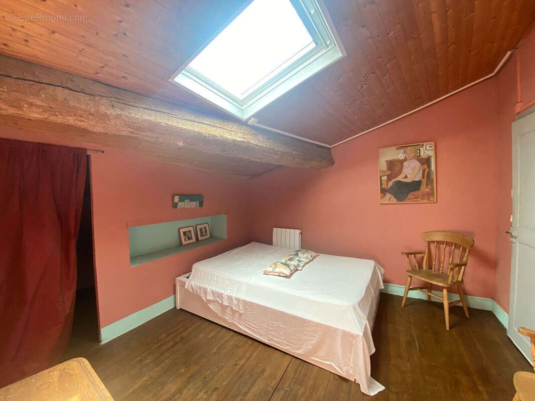 Appartement T3 + terrasse & cellier - photo 3