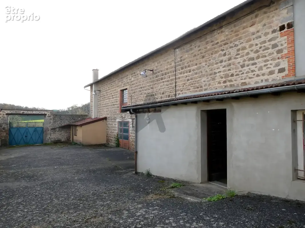 Grande dépendance en pierre de plus de 400 m2 avec 2800 m2 de terrain - photo 8