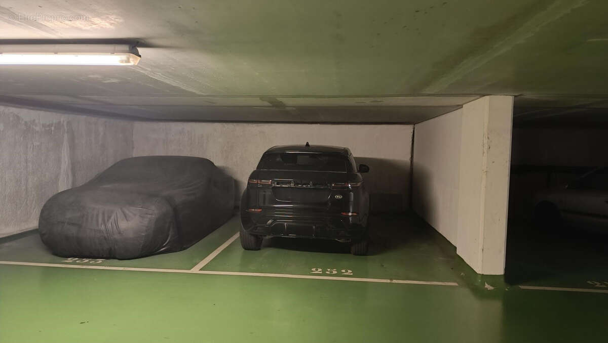 Parking à CANNES