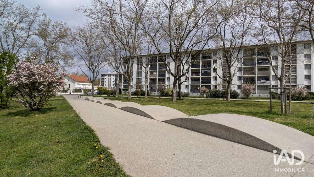 Appartement 57 m² à Venissieux  - photo 9