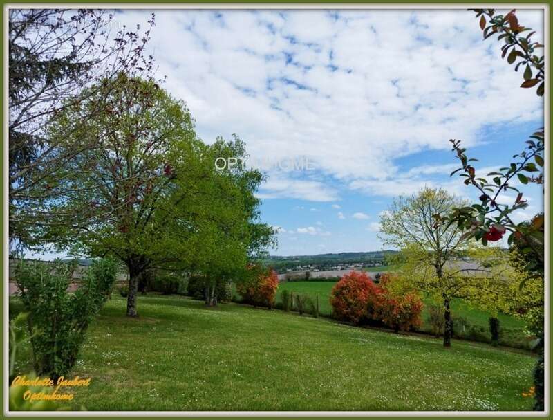 Maison à MONTMOREAU-SAINT-CYBARD